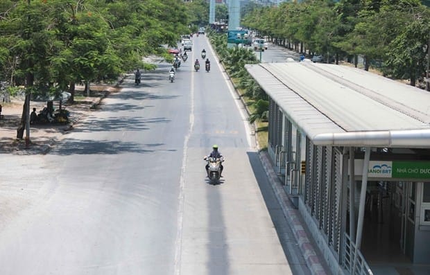 Ngày 16/5, nắng nóng bao trùm các khu vực, có nơi trên 38 độ C