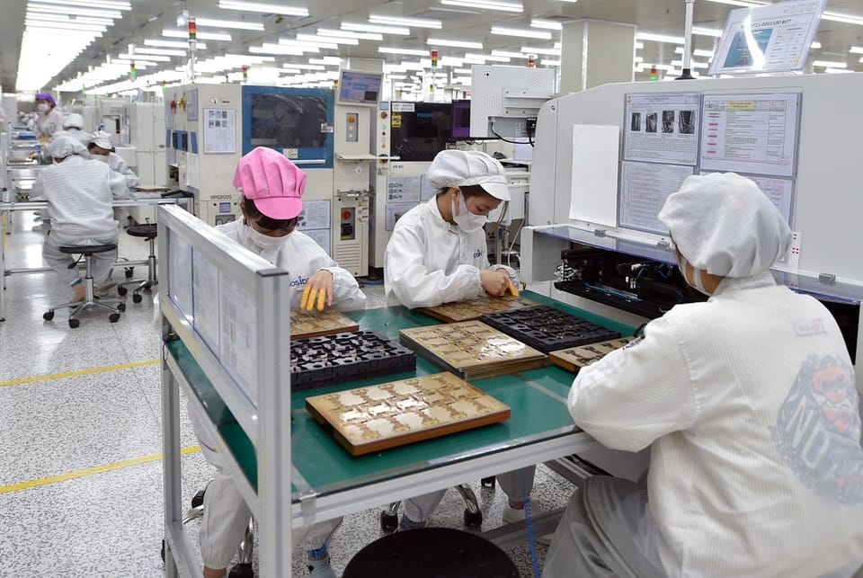 Các nhà máy cần tuyển hàng chục nghìn công nhân
